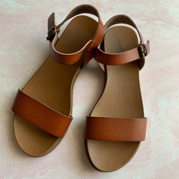 Universal Thread Sandals - Picture 5 of 7